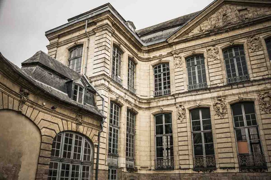 façade de l'Hôtel de Beaulaincourt - Agrandir l'image, .JPG 85 Ko (fenêtre modale)
